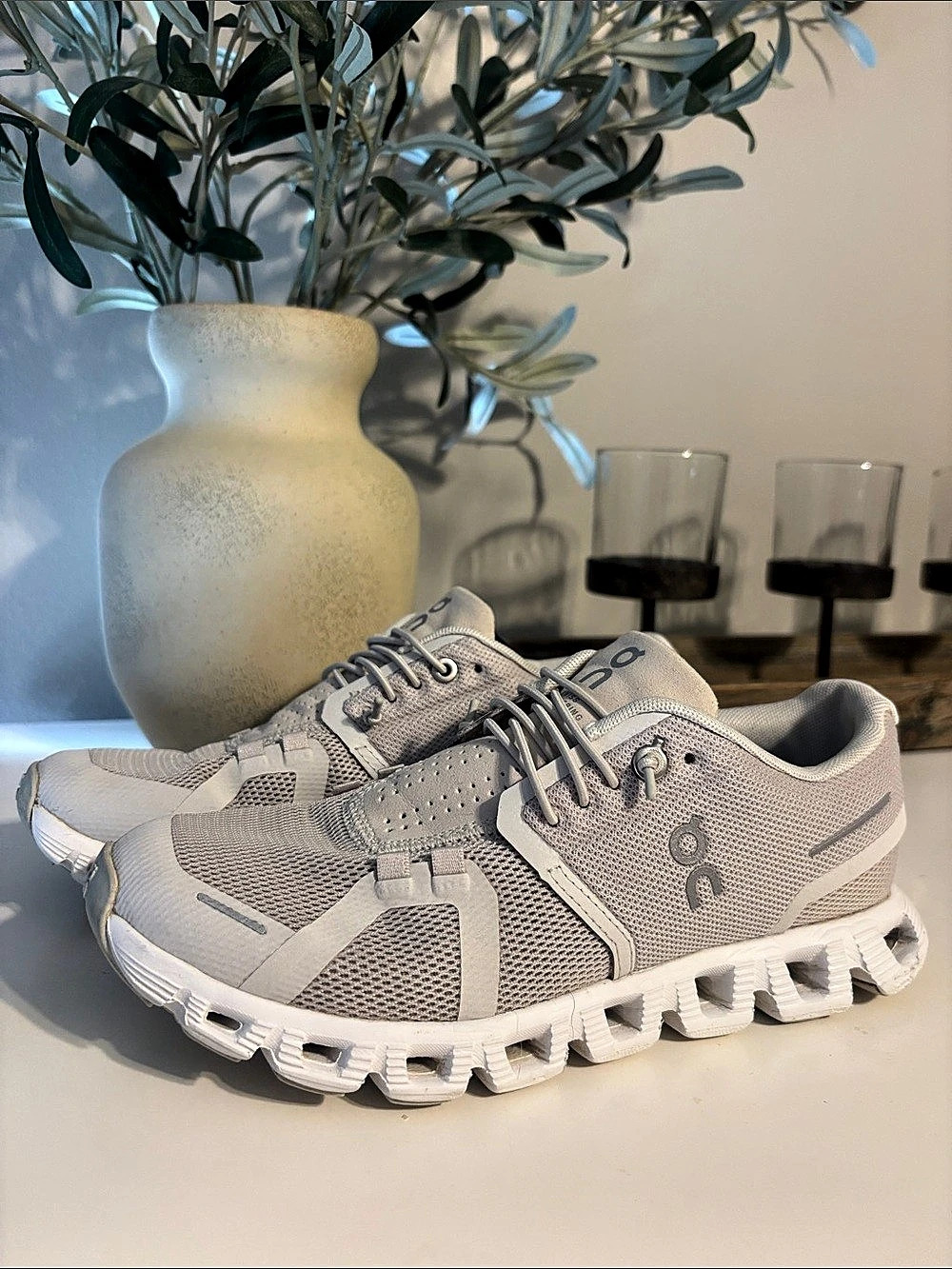On Cloud 5 Athletic Shoes Pearl/White US W 6.5